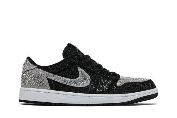 Tênis Swarovski x Wmns Air Jordan 1 Retro Low OG 'Shadow' preto e cinza com cristais brilhantes, vista lateral esquerda