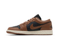 Tênis Wmns Air Jordan 1 Low Archaeo Brown perfil lateral esquerdo couro marrom e preto solado marrom entressola branca