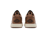 Vista frontal do Jordan Nike Air Jordan 1 Low Black Brown mostrando biqueira e costuras