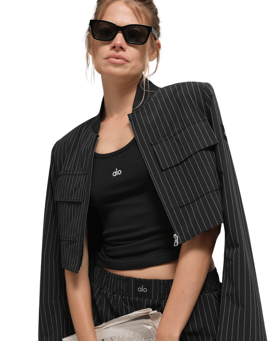 Jaqueta Alo Yoga Cropped Pinstripe Main Character Full Zip Black/Titanium Preto - Alo Yoga - w4706r - 1