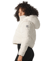 Vista lateral Jaqueta Alo Yoga Glacier Puffer Ivory Creme