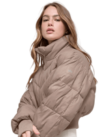 Jaqueta Alo Yoga Puffer Cropped Atmosphere Chai Latte Bege