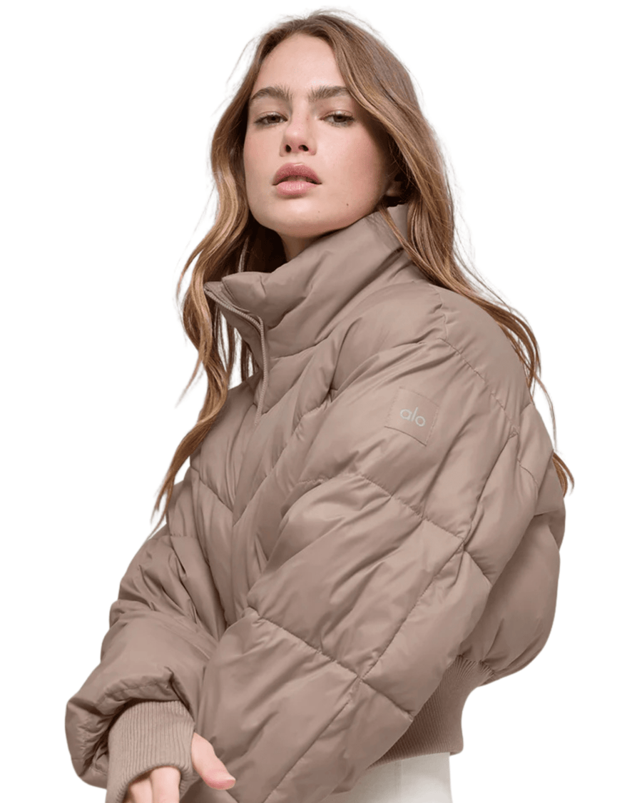 Jaqueta Alo Yoga Puffer Cropped Atmosphere Chai Latte Bege