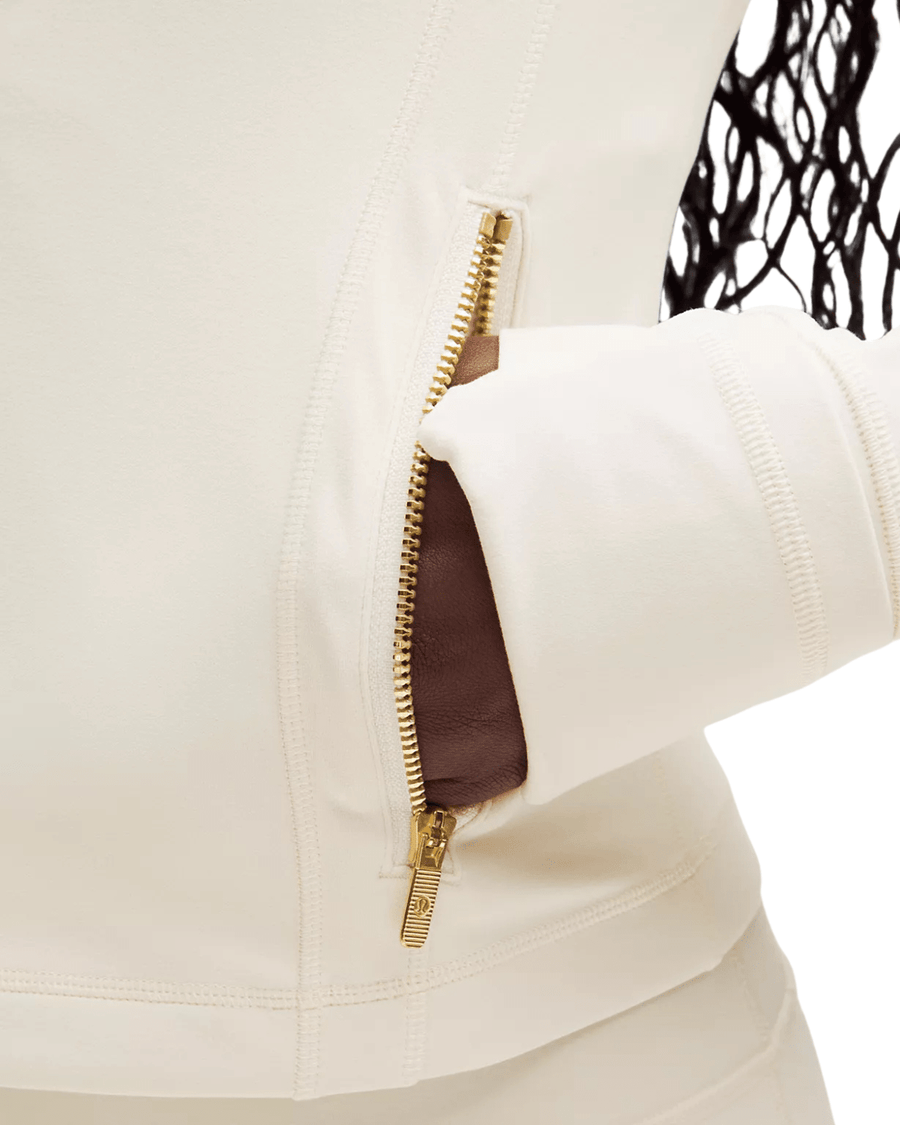 Vista frontal Jaqueta Lululemon Define Cropped Nulu Light Ivory/Gold/Gold Off White