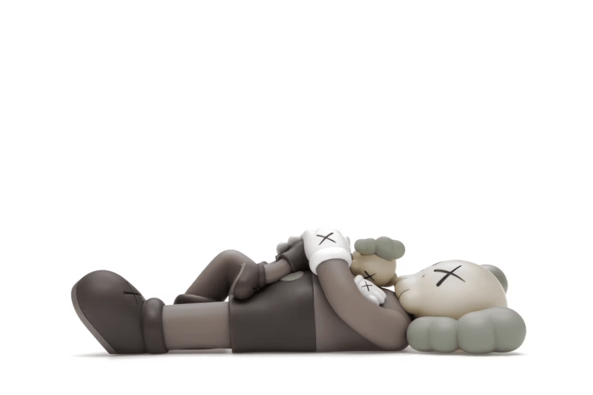 KAWS Holiday Singapore Vinyl Figure Brown Toy Art Marrom