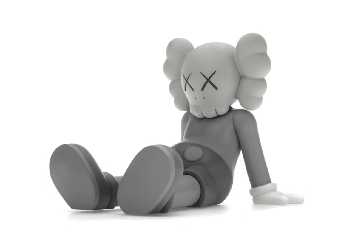KAWS Holiday Taipei Vinyl Figure Grey Toy Art Cinza por R$ 7.999