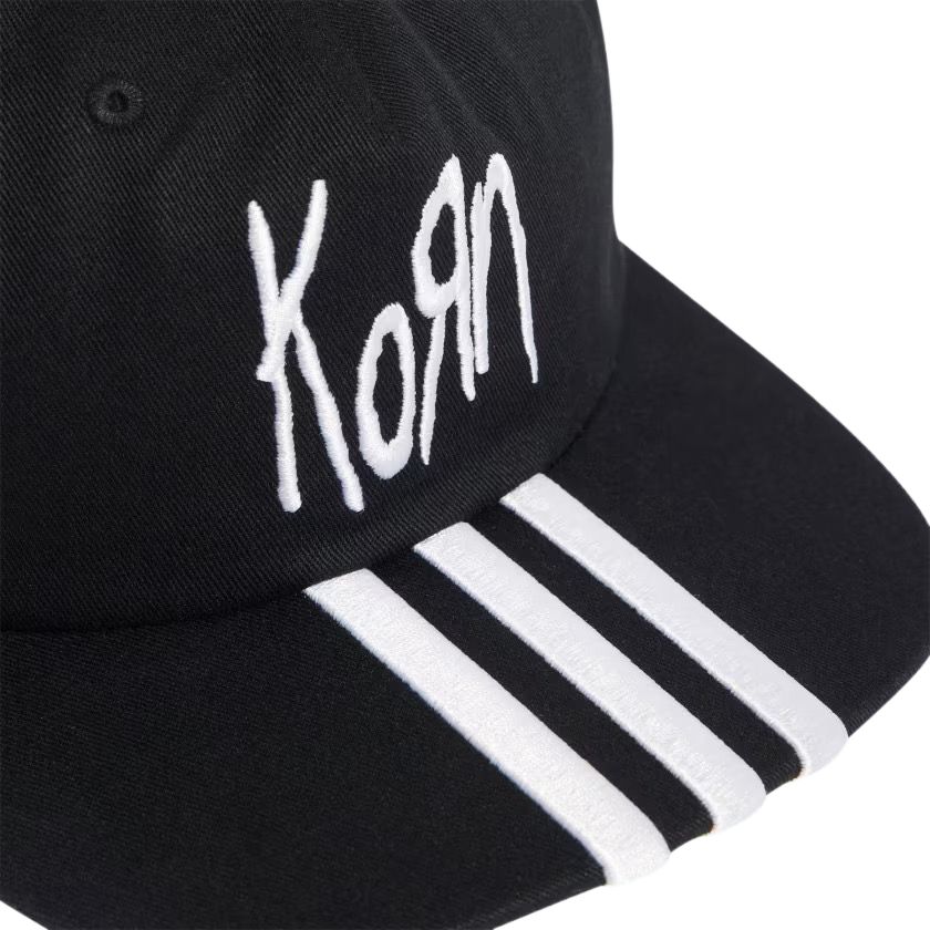 Vista lateral Korn x adidas Boné Preto
