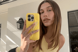 Vista superior Lip Case Rhode By Hailey Bieber Limited Edition Shade Amarelo