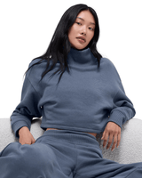 Vista traseira Moletom Alo Yoga Cropped Serenity Coverup Bluestone Azul