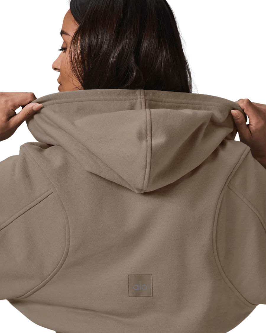 Vista lateral Moletom Alo Yoga Sweet Escape Zip Up Gravel Marrom