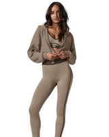 Vista frontal Moletom Alo Yoga Sweet Escape Zip Up Gravel Marrom