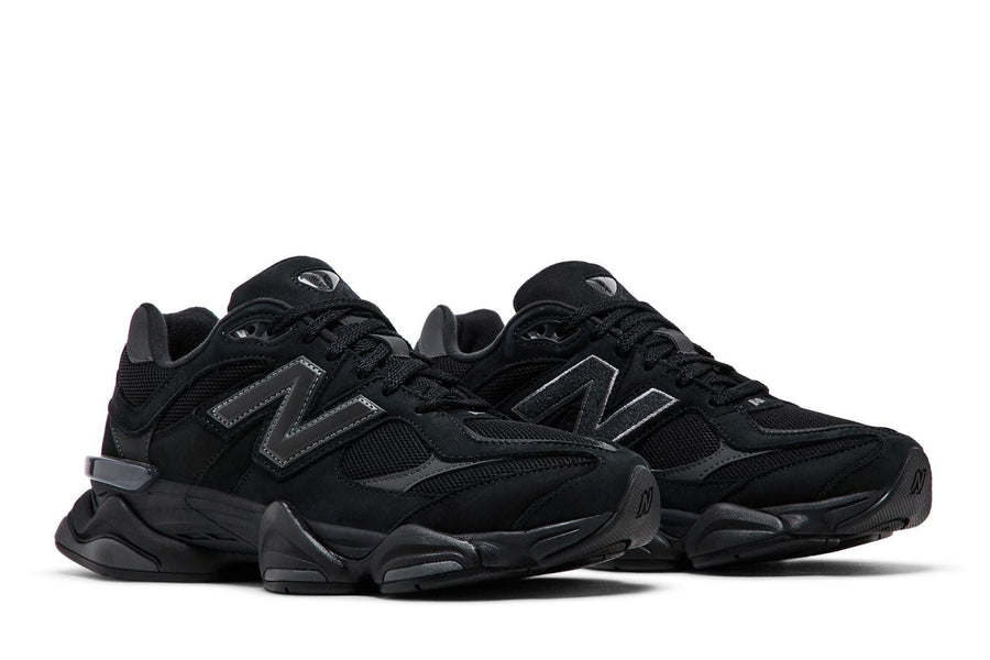 Vista frontal New Balance 9060 Black Cement "Black Cat" Preto