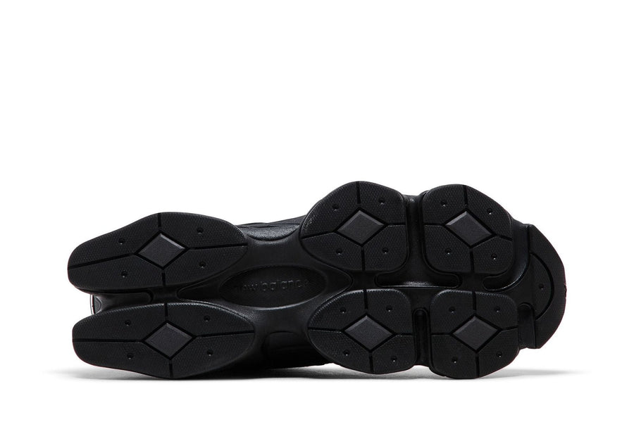Vista traseira New Balance 9060 Black Cement "Black Cat" Preto