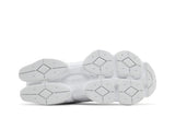 Vista traseira do New Balance New Balance 9060 Triple White mostrando calcanheira e detalhes do solado