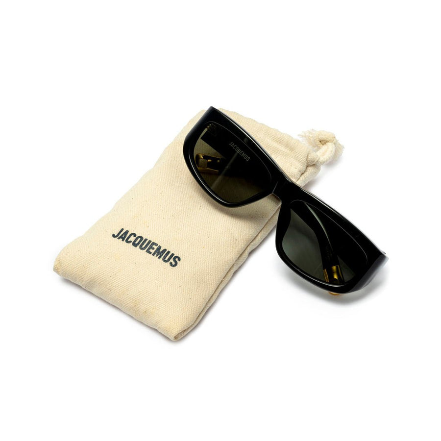 Vista na caixa Óculos de Sol Jacquemus JAC4C1SUN Preto