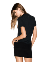 Vista lateral Polo Skims Baby Tee Worn in Jersey Onyx Preto