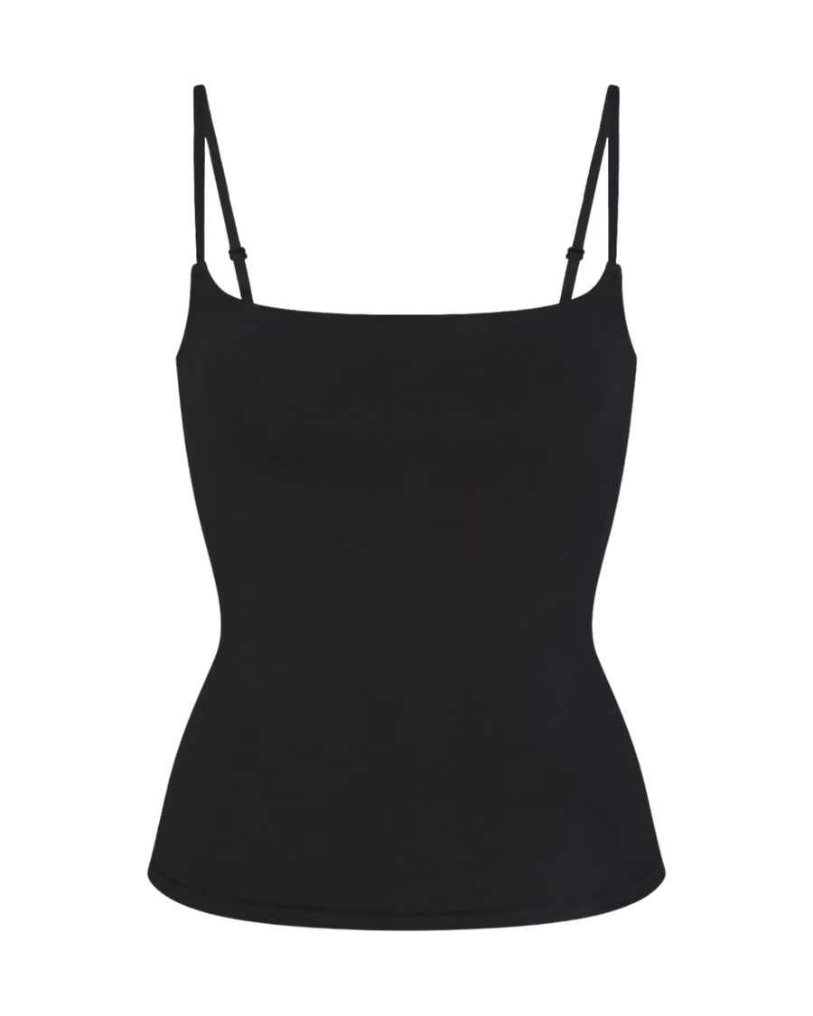 Vista lateral Regata Skims Cotton Cami Soot Preto