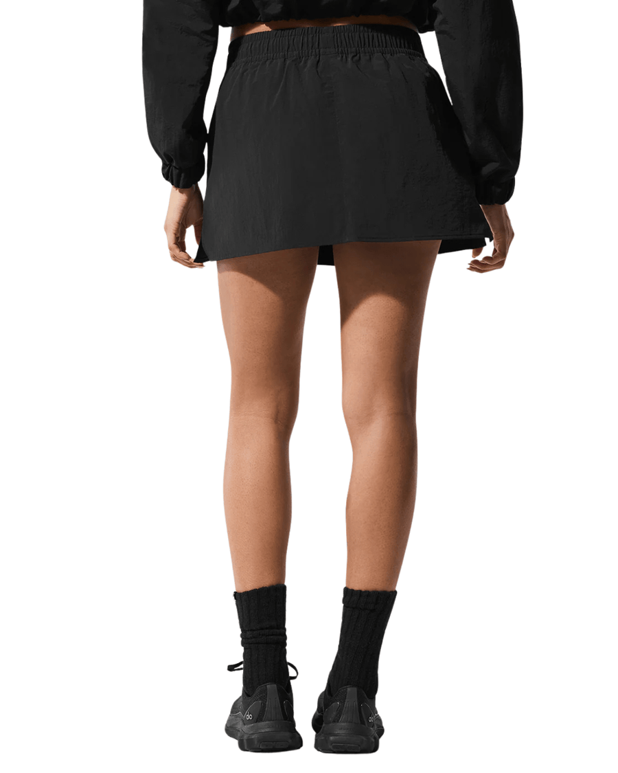Vista lateral Saia Alo Yoga Alumni Tennis Preto