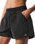 Short Alo Yoga Alumni Preto - Alo Yoga - w6273r_00 - 1