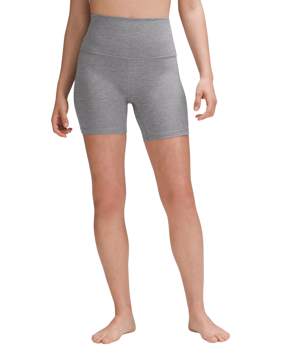 Short Lululemon Align™ High-Rise 6" original na LK Sneakers
