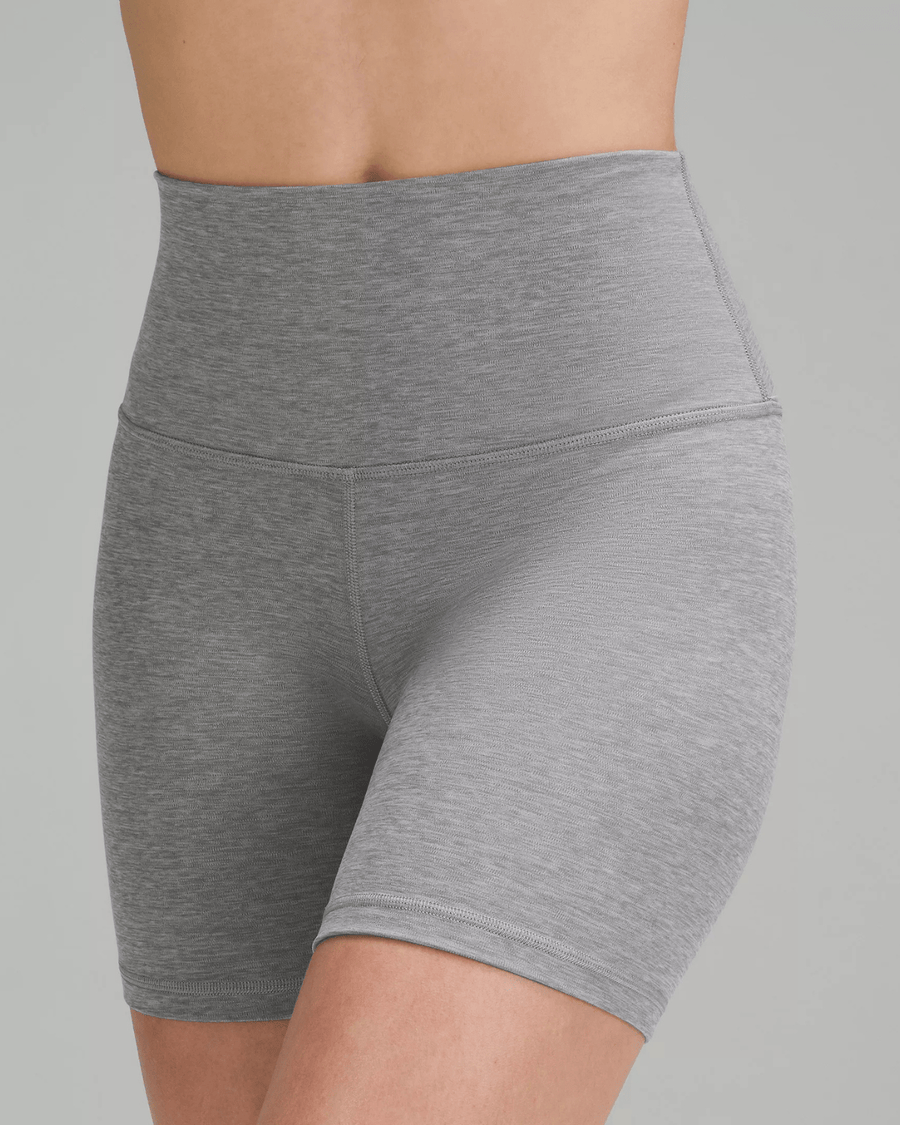 Vista lateral Short Lululemon Align™ High-Rise 6"