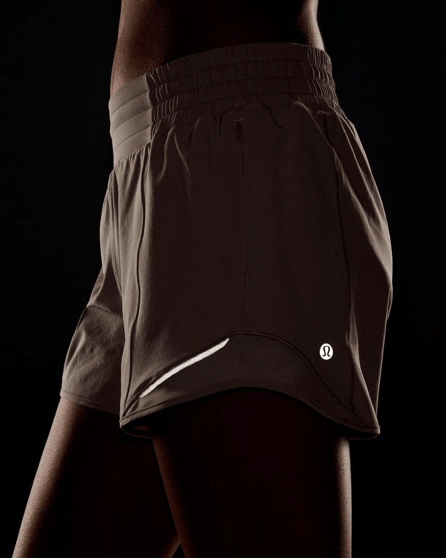 Vista frontal Short Lululemon Hotty Hot High-Rise Lined 4”