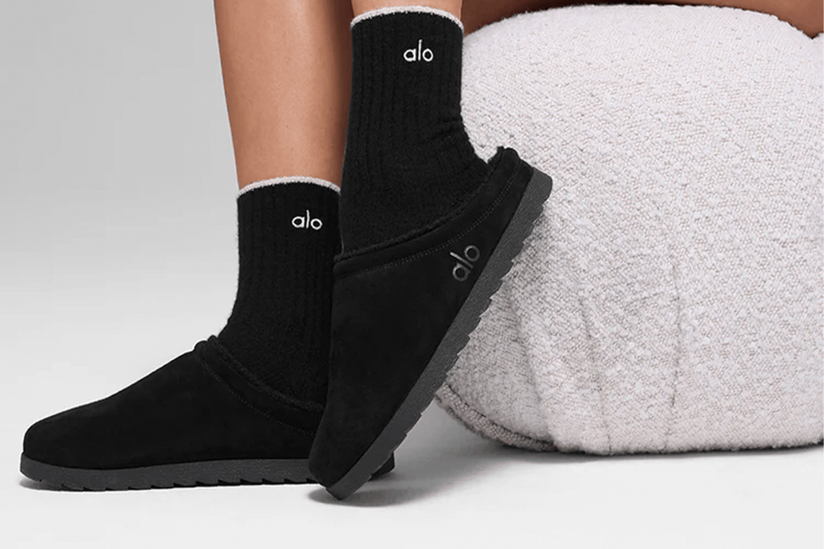 Slipper Alo Yoga Recovery Black Preto por R$ 2.499,99 em até 10x Slipper Alo Yoga Recovery Black Preto por R$ 2.499,99 em até 10x