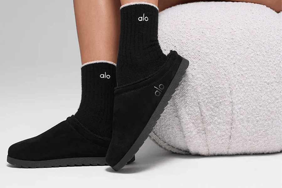 Vista frontal Slipper Alo Yoga Recovery Black Preto