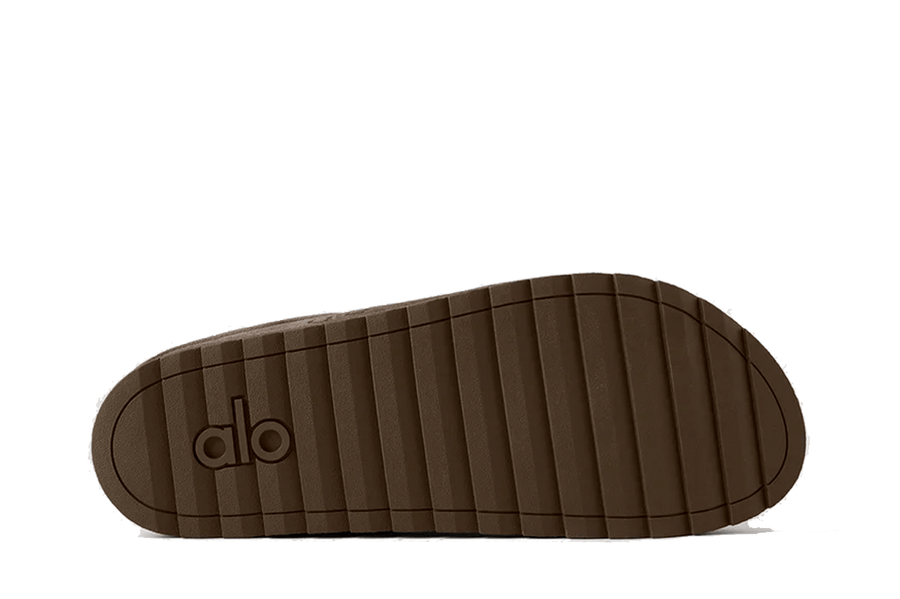 Vista lateral Slipper Alo Yoga Recovery Espresso Marrom
