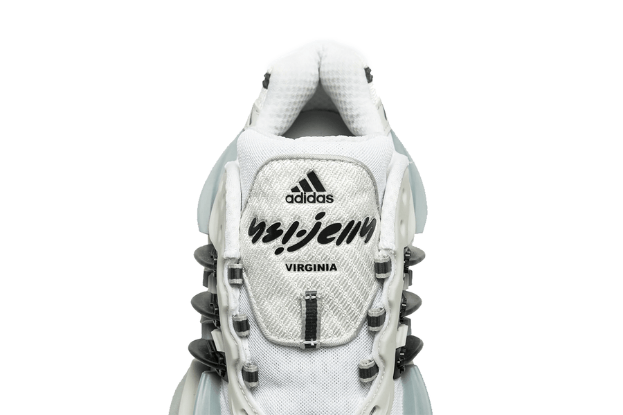 Vista na caixa do Adidas Adidas Adistar Jellyfish Pharrell Williams Solid Grey Black mostrando embalagem original da marca
