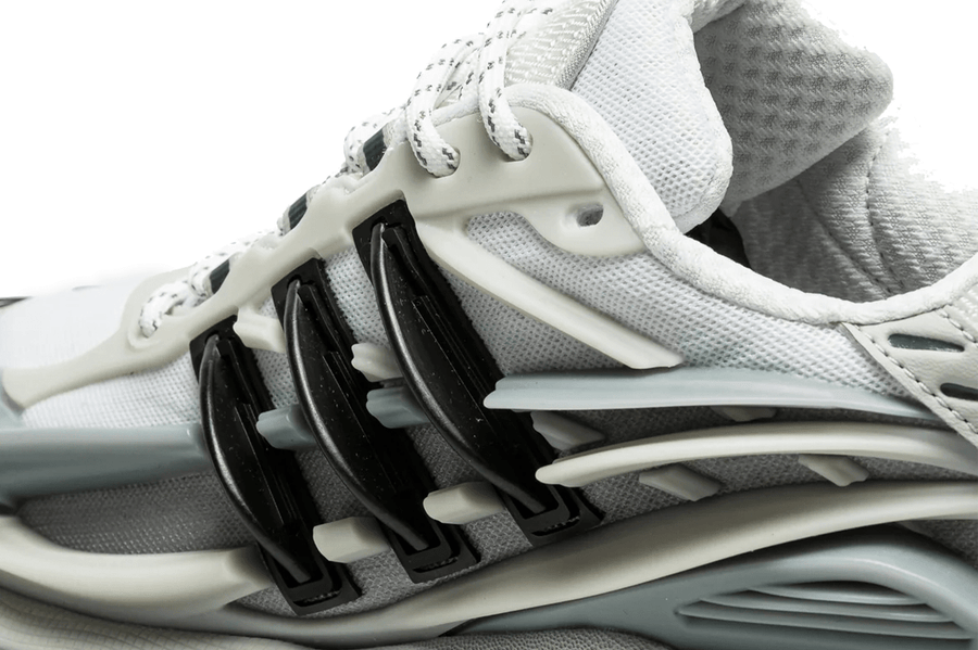 Vista em detalhe do Adidas Adidas Adistar Jellyfish Pharrell Williams Solid Grey Black mostrando textura do material e acabamento