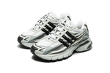 Vista lateral do Adidas Adidas Adistar Jellyfish Pharrell Williams Solid Grey Black mostrando design do cabedal e logo da marca