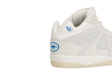 Vista frontal do Adidas Adidas Badbo 1.0 X Bad Bunny 