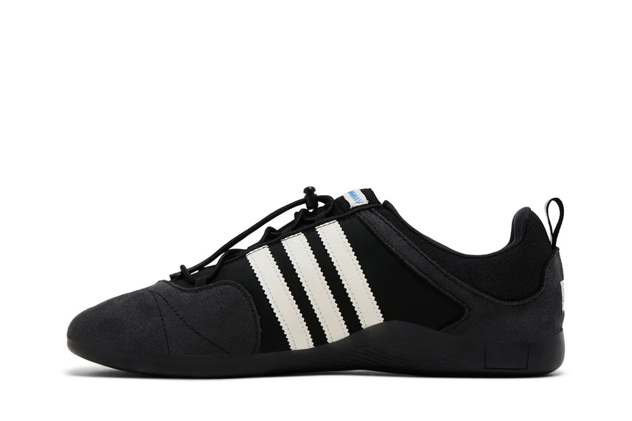 Vista lateral do Adidas Adidas Ballerina Bad Bunny Black Chalk mostrando design do cabedal e logo da marca