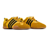 Vista em detalhe do Adidas Adidas Ballerina Bad Bunny Bold Gold mostrando textura do material e acabamento
