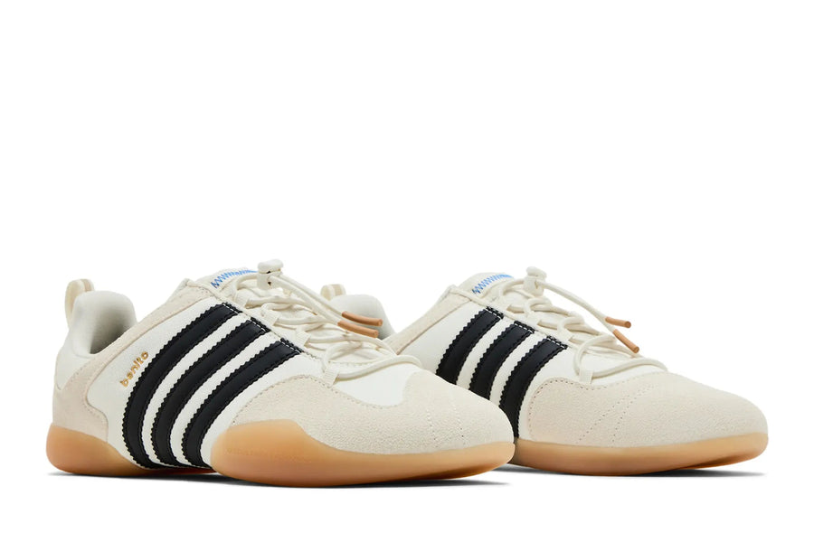 Vista em detalhe do Adidas Adidas Ballerina Bad Bunny Off White Black Gum mostrando textura do material e acabamento