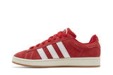 Vista lateral do Adidas adidas Campus 00s Scarlet Red mostrando design do cabedal e logo da marca