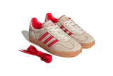 Vista na caixa do Adidas Adidas Gazelle Indoor Beige Better Scarlet mostrando embalagem original da marca