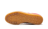 Vista traseira do Adidas adidas Gazelle Indoor Better Scarlet Green Velvet mostrando calcanheira e detalhes do solado