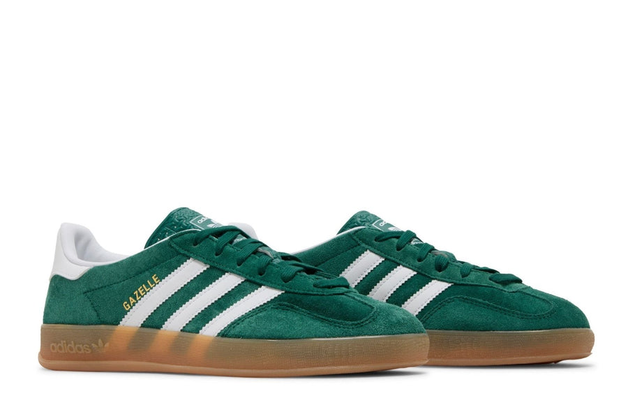 Vista frontal do Adidas adidas Gazelle Indoor Collegiate Green mostrando biqueira e costuras