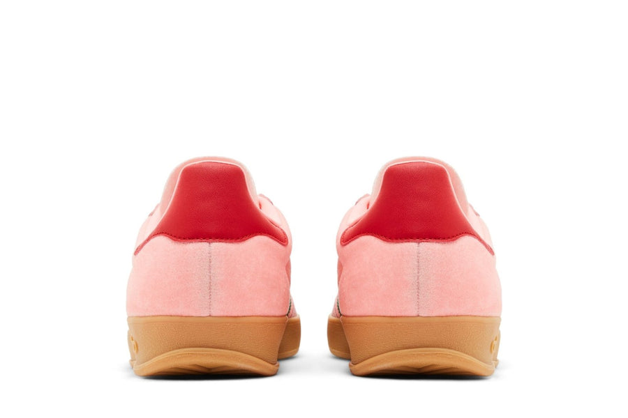 Vista superior do Adidas adidas Gazelle Indoor Court Green Glow Pink Gum mostrando abertura, lingueta e cadarços