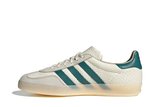 Vista do solado do Adidas Adidas Gazelle Indoor Cream White Preloved Teal mostrando padrão de tração e tecnologia de amortecimento
