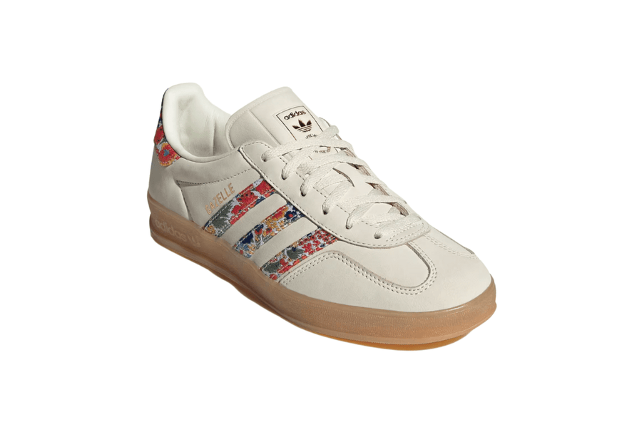 Vista do solado do Adidas Adidas Gazelle Indoor Liberty London Floral Embroidery Stripes Multi-Color mostrando padrão de tração e tecnologia de amortecimento