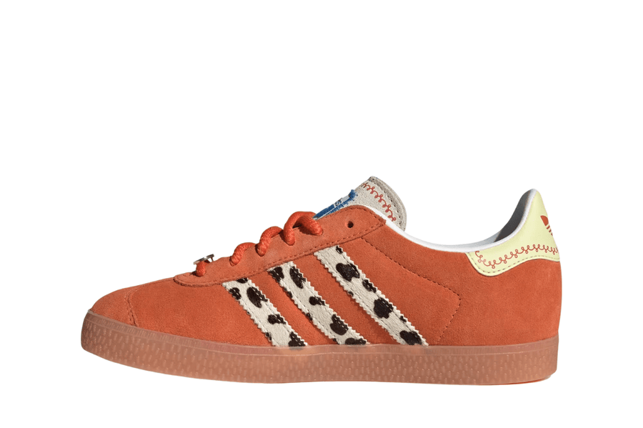 Vista superior do Adidas Adidas Gazelle R Disney Pixar Toy Story mostrando abertura, lingueta e cadarços