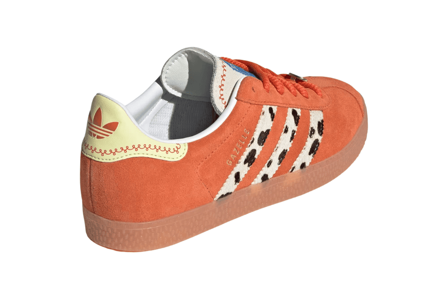 Vista lateral do Adidas Adidas Gazelle R Disney Pixar Toy Story mostrando design do cabedal e logo da marca