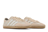 Vista frontal do Adidas adidas Gazelle x Clot By Edison Chen Halo Ivory mostrando biqueira e costuras