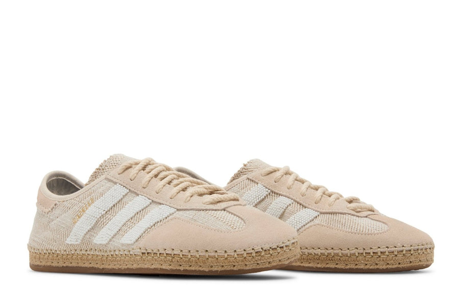 Vista frontal do Adidas adidas Gazelle x Clot By Edison Chen Halo Ivory mostrando biqueira e costuras