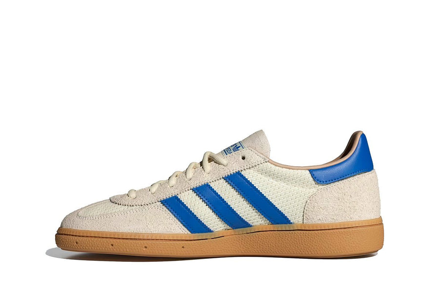 Vista lateral do Adidas Adidas Handball Spezial Cream White Blue Warm Sandstone mostrando design do cabedal e logo da marca