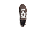 Vista em detalhe do Adidas Adidas Handball Spezial Earth Strata Gum mostrando textura do material e acabamento