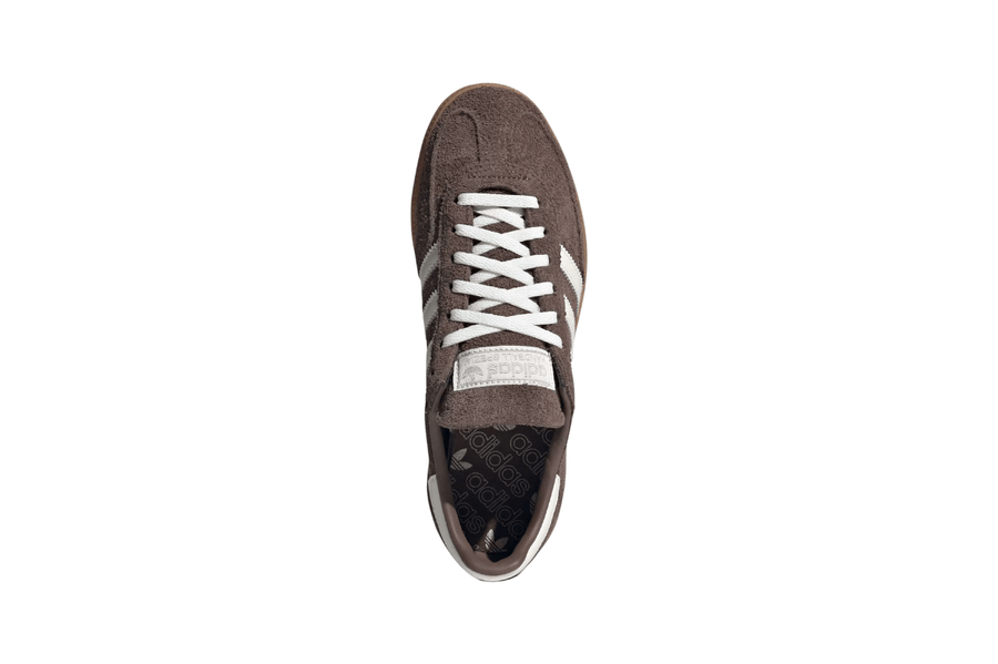 Vista em detalhe do Adidas Adidas Handball Spezial Earth Strata Gum mostrando textura do material e acabamento
